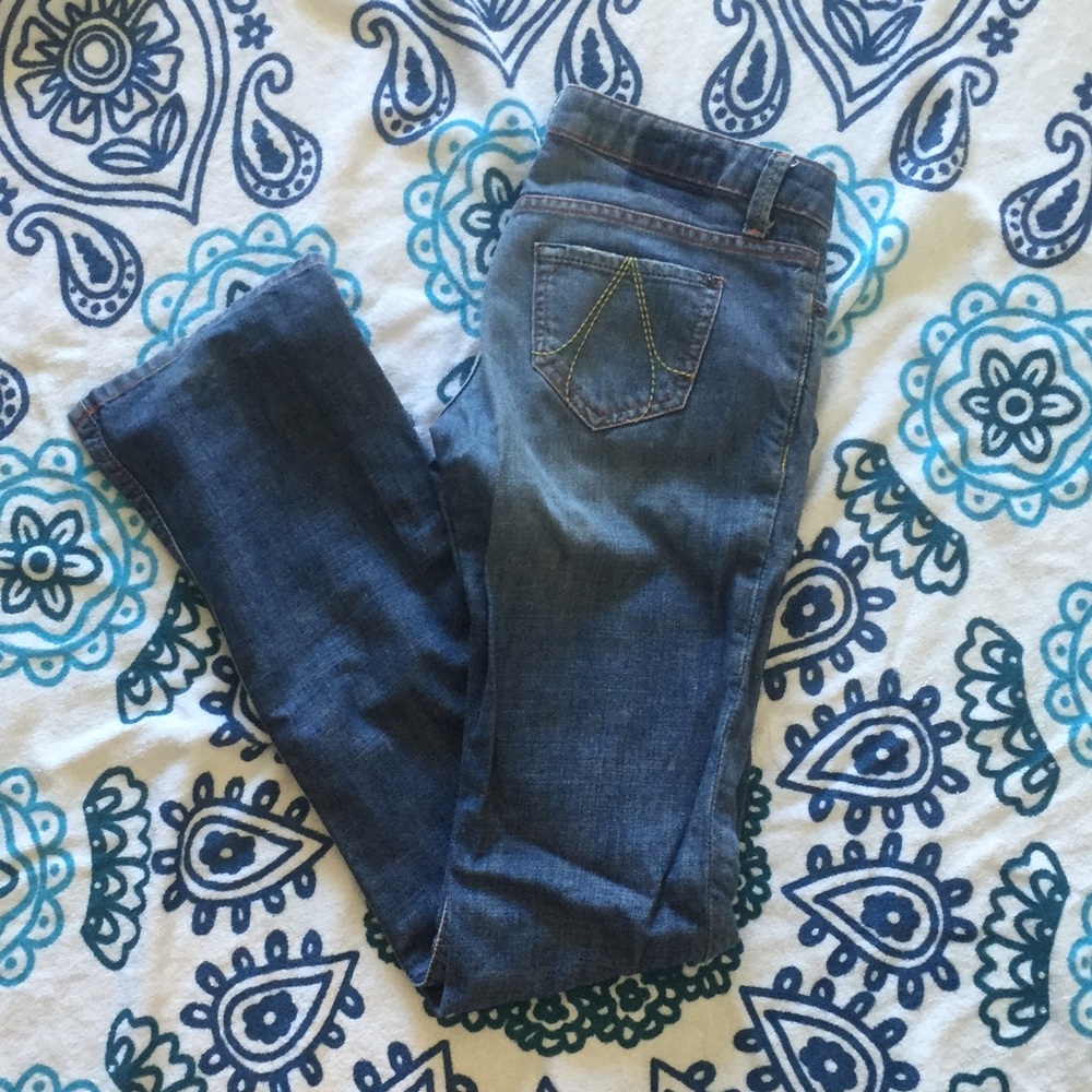 FLASH SALE ✨ RVCA flare leg jeans